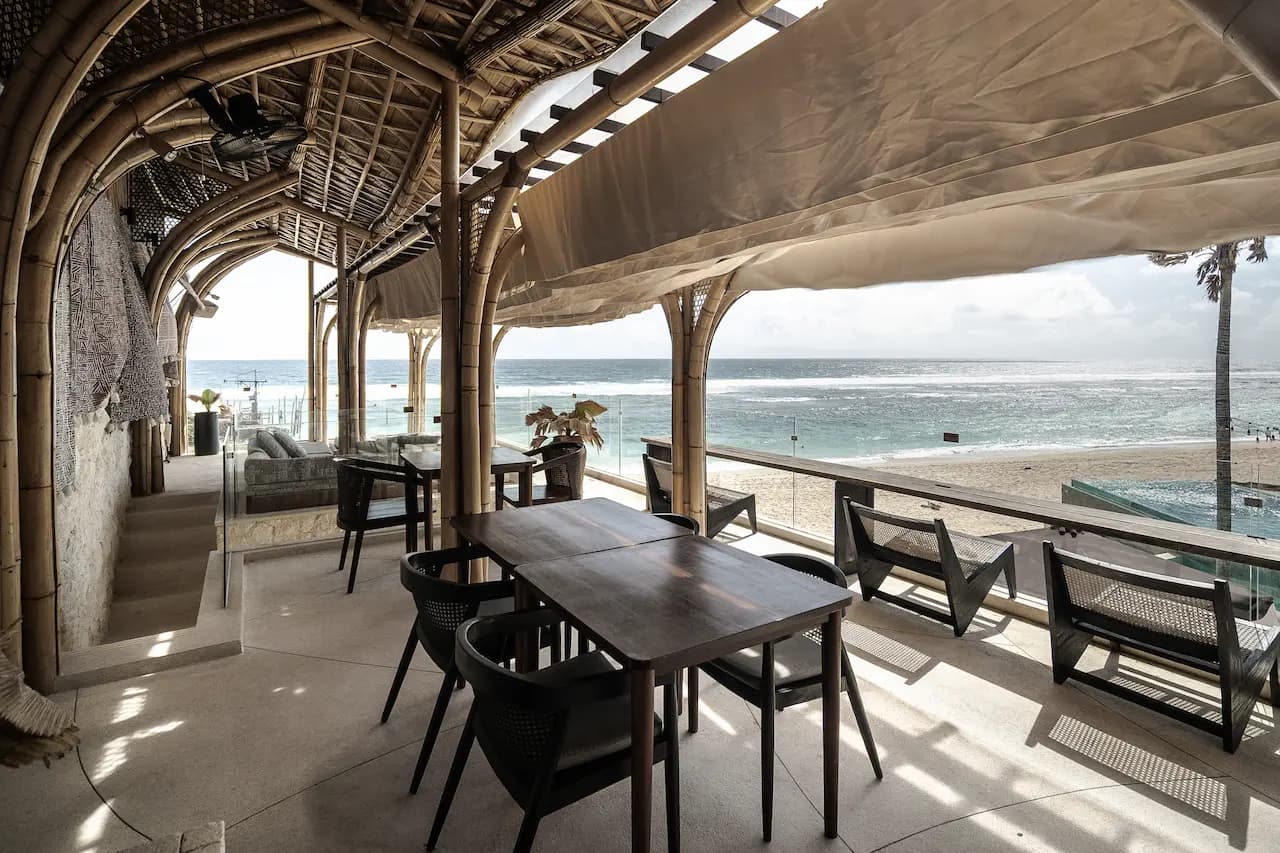 SUNSET DINING LOUNGE